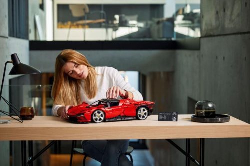 LEGO® Technic - Ferrari Daytona SP3 (42143)