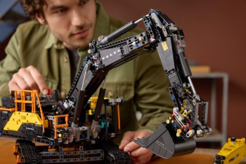 LEGO® Technic - Volvo EC500 Hybrid exkavátor (42215)