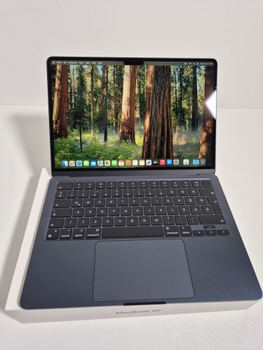 MacBook AIR 13 M2 16 GB / 256 / M2 / 8CPU / 8GPU