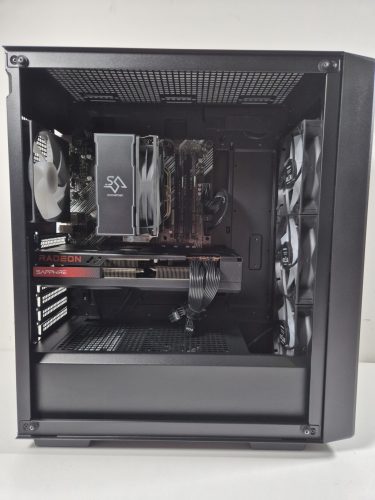 GAMER PC! Ryzen 5800X / RX 7700 XT / 32GB DDR4 / 1TB SSD / 650w Gold!