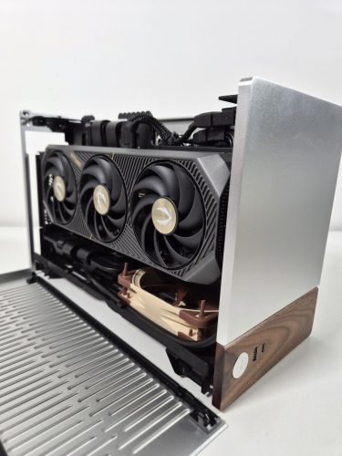 MiniITX GAMING PC! Ryzen 7700 / RTX 5070 / B850I / 32GB DDR5 / 2TB NVMe / 750w Gold! BeszámítOK